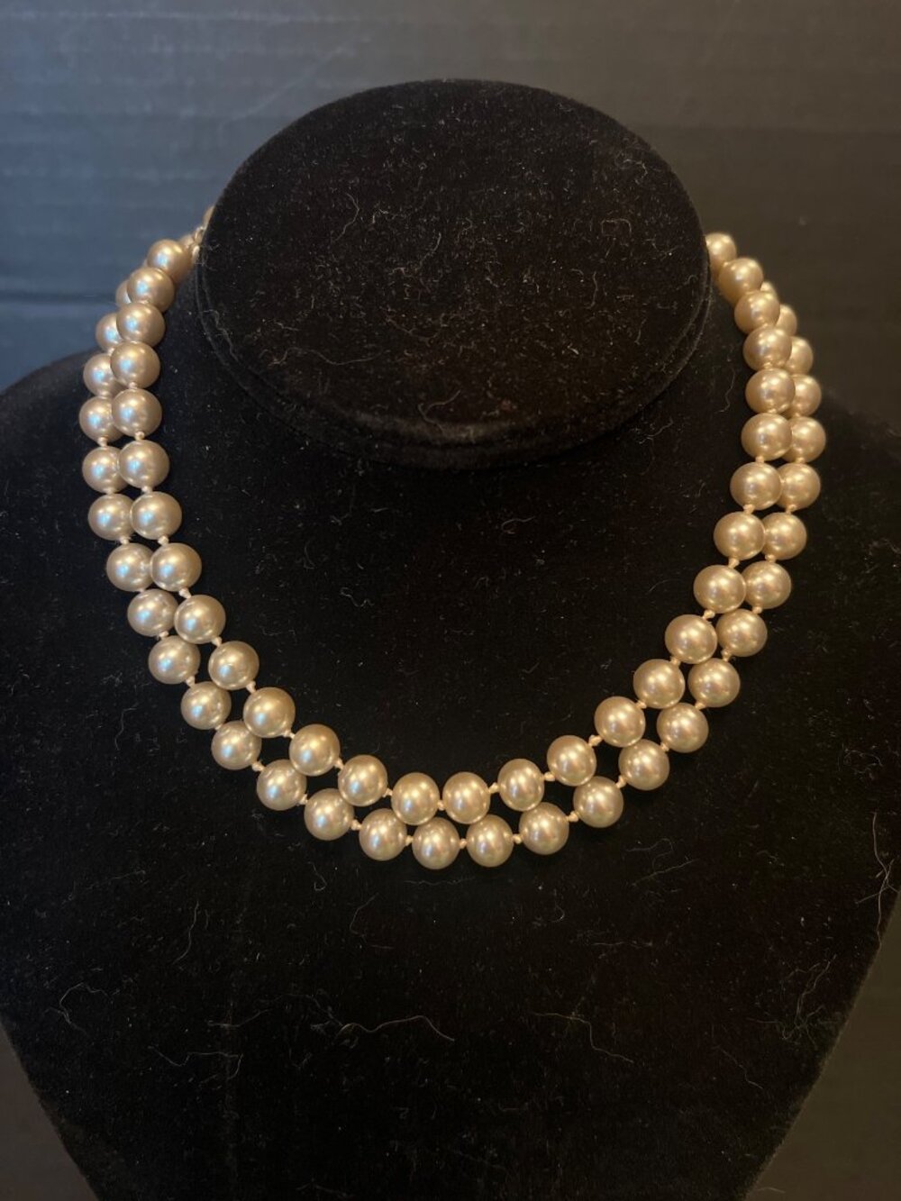 Majorica Simulated Pearl Necklace 30-Inch Strand Silver  Pearls & Red Box VTG - Picture 10 of 11